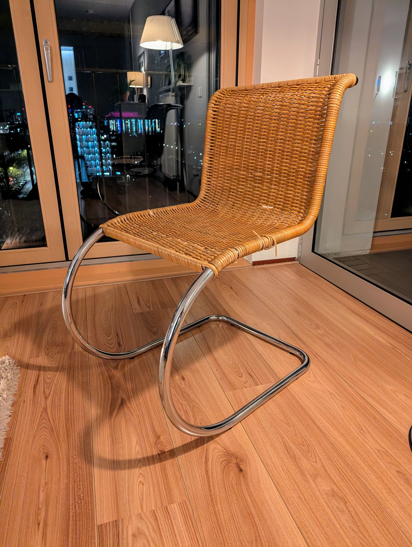 Cantilever “MR10” Stoel – Ludwig Mies van der Rohe (1927)