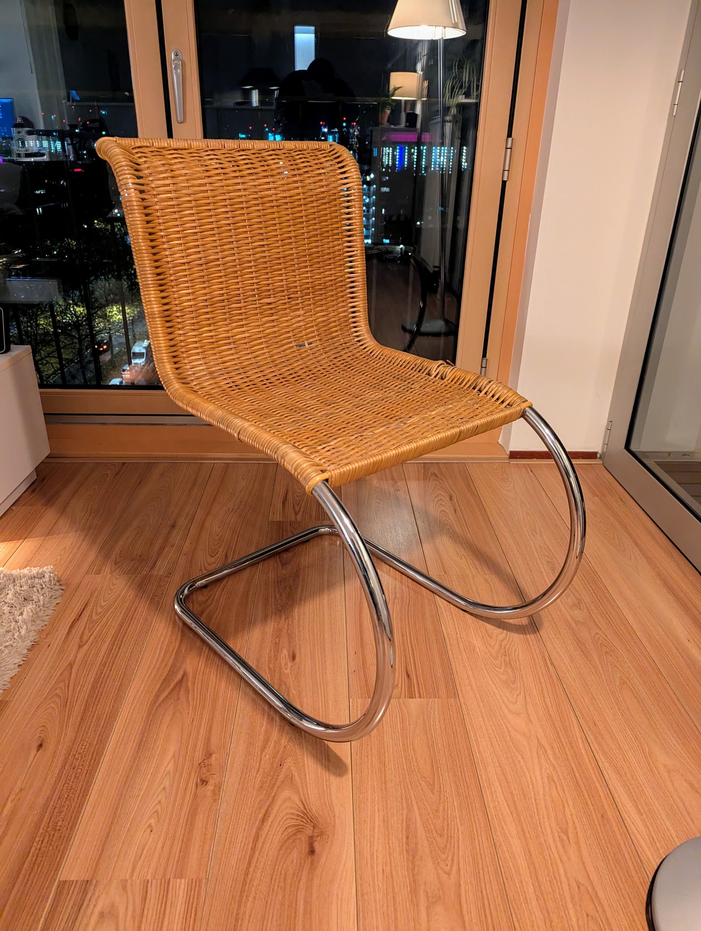 Cantilever “MR10” Stoel – Ludwig Mies van der Rohe (1927)