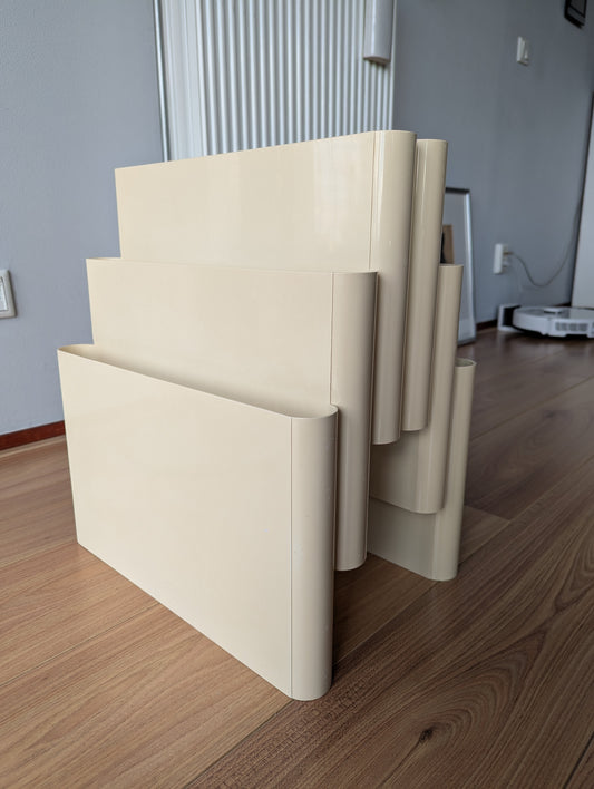 Kartell “Magazine Rack” – Lectuurbak – Giotto Stoppino (1972)