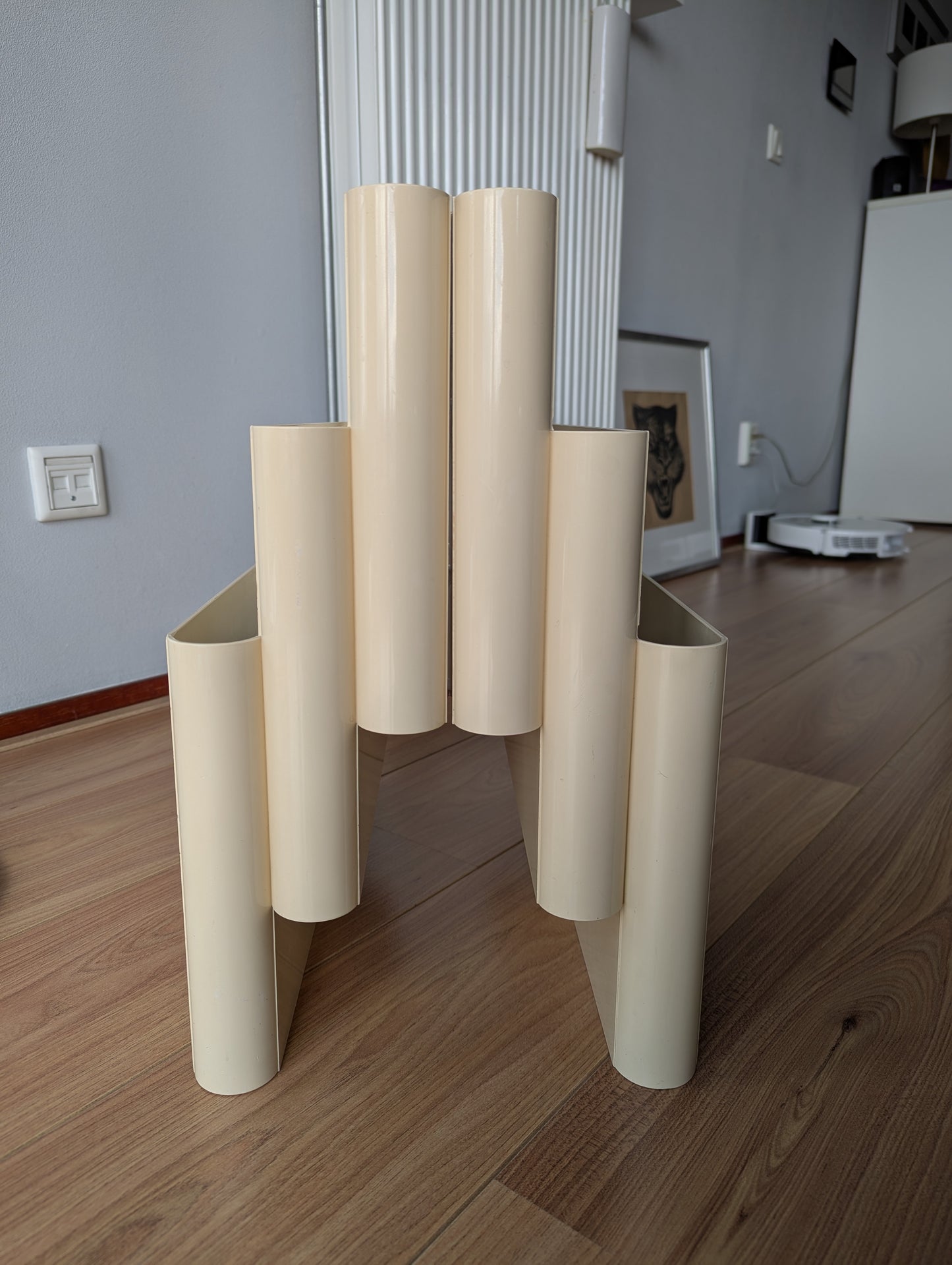 Kartell “Magazine Rack” – Magazine rack – Giotto Stoppino (1972)