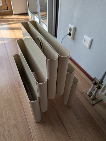 Kartell “Magazine Rack” – Magazine rack – Giotto Stoppino (1972)